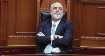 Info Shqip: Mungesa e himnit shqiptar në Pustec, reagon Rama: Parodi domethënëse