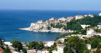 Info Shqip: Shqiptarët të përjashtuar nga postet udhëheqëse në Ulqin