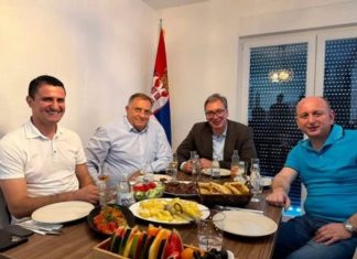 Vuçiq mbledh aleatët pro-rusë në shtëpinë e tij, bashkon rrjetin politik të “Botës serbe”