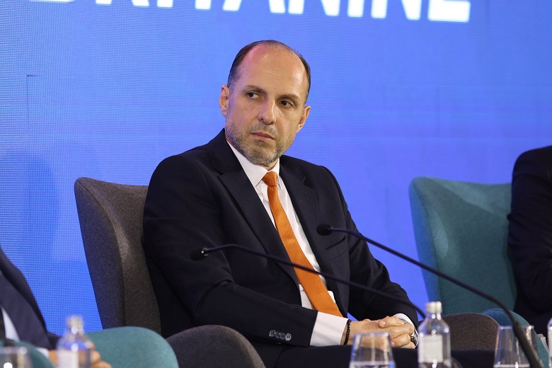 Pyetje për Ali Ahmetin  Nëse e ke ndaluar ndarjen  cili ishte kuptimi i luftës së vitit 2001 