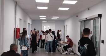 Info Shqip: Alarm në Universitetin “Nënë Tereza”: Rritet numri i studentëve, mungojnë hapësirat