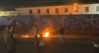 Info Shqip: ​Policia jep detaje çfarë ndodhi mbrëmë në protestën para mesnatës, te baza e EULEX