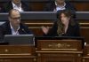 Haxhiu i vendos kufirin Simiqit: “Tërhiqe fjalën!” – seanca shpërthen në përplasje
