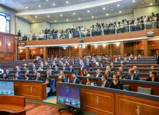 Mblidhet Kuvendi: Në rend dite Deklarata e përbashkët kundër vendimit të Hagës