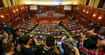 Info Shqip: Kush është deputeti i PDK-së që pritet të votoj Sejdiun për president