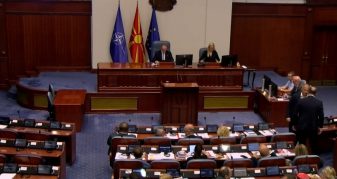 Info Shqip: Lajm i mirë për qytetarët, do të ulen rrogat e ministrave dhe deputetëve