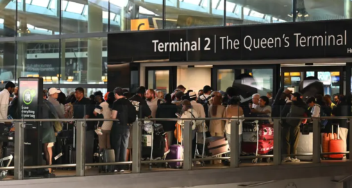 Info Shqip: Kaos në aeroportet britanike, mbi 1 400 fluturime të anuluara