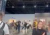 Rrahje brutale në Aeroportin e Shkupit, kaos i madh, “fluturonin” karrige (VIDEO)