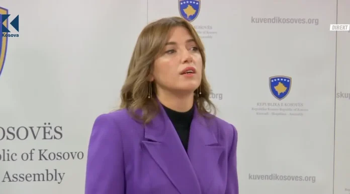 albulena-haxhiu-kuvendi-konf-fd15fbd3