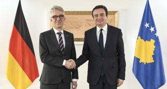 Info Shqip: Ambasadori gjerman uron Kurtin për rizgjedhje: Presim rifillimin e dialogut me Serbinë