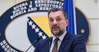 Info Shqip: Sarajeva e tërheq stafin e Ambasadës nga Serbia pas varrimit të Mlladiqit me nderime shtetërore
