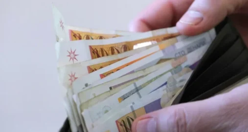 Info Shqip: Pensionistët me më shumë para muajin e ardhshëm – pensionet rriten për 3%