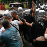 Përleshje dhe gaz lotsjellës në Serbi, Demokratët Evropianë godasin Vuçiqin: Nuk është gati për zgjedhje të ndershme