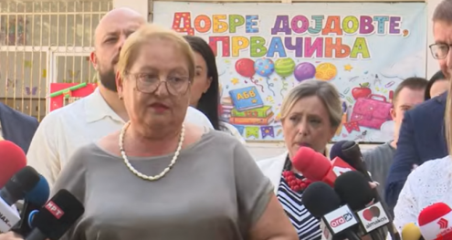 Info Shqip: Ministrja e Arsimit mesazh nxënësve: Kërkoni nga prindërit një vëlla ose motër më të vogël
