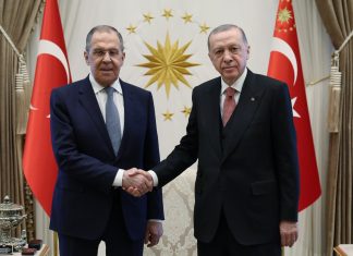 Lavrov: Sistemi S-400 në Turqi mund të transferohet në një shtet tjetër, por Moska ka kushte