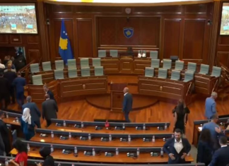 Shtyhet sërish seanca konstituive e Kuvendit të Kosovës, s’ka dakordim për votimin e nënkryetarëve