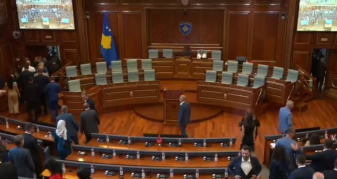 Info Shqip: Shtyhet sërish seanca konstituive e Kuvendit të Kosovës, s’ka dakordim për votimin e nënkryetarëve