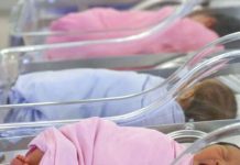 55.000 dollarë për çdo fëmijë deri në moshën 17-vjeçare, kryeministri i Singaporit shpall politikat mbështetëse për familjet