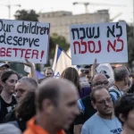 Info Shqip: Izraelitët protestojnë kundër Netanyahut: Nuk do ta lejojmë të sabotojë zgjedhjet