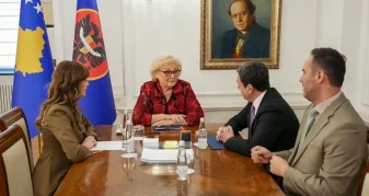Info Shqip: Shiroka Pula takohet me Kurtin, Haxhiun e Konjufcën, diskutohet edhe strategjia për ish-krerët e UÇK-së