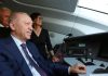 Erdogan merr ‘timonin’ e trenit, komisionerja Kos nuk ‘kursen’ batutat: S’kam frikë! A di ta drejtosh edhe helikopterin?