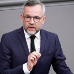 Info Shqip: Ish-ministri gjerman Michael Roth: BE t’i ngrijë fondet Serbisë, nacionalizmi i Daçiçit rrezikon Ballkanin