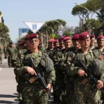 Info Shqip: A po i afrohet Tirana një skenari ekstrem: Ushtria në rrugë?