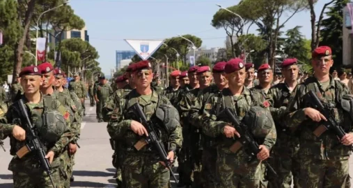Info Shqip: A po i afrohet Tirana një skenari ekstrem: Ushtria në rrugë?