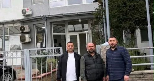 Info Shqip: Me iniciativë të këshilltarëve të VLEN-it, flamuri shqiptar valëvitet për herë të parë në Shuto Orizare