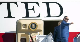 Info Shqip: 70 orë në qiell me Trump/ Kush janë njerëzit që i qëndrojnë pranë dhe çfarë fshihet pas udhëtimeve?