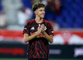 Kush është talenti 17-vjeçar me origjinë shqiptare që po shkëlqen në futbollin amerikan