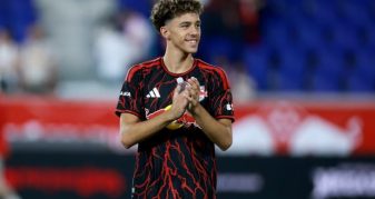 Info Shqip: Kush është talenti 17-vjeçar me origjinë shqiptare që po shkëlqen në futbollin amerikan