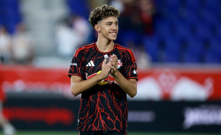 Kush është talenti 17 vjeçar me origjinë shqiptare që po shkëlqen në futbollin amerikan