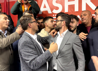 Jakup Huseini shkon në shtabin e AKI dhe i shtrin dorën e fitores Arkin Jahijit
