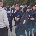 Info Shqip: Arrestime masive në Korçë, tensione gjatë protestës së të rinjve (VIDEO)