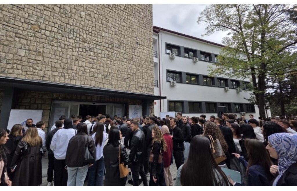 Dy linja të reja të autobusit për studentët e UNT-së, ndalesa përballë ambasadës amerikane