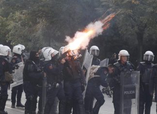 Policë serbë për të shtypur protestat në Tiranë? Policia e Shtetit del me njoftim zyrtar