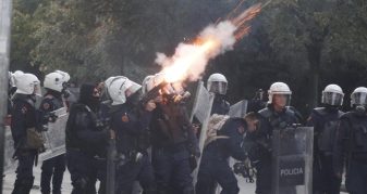 Info Shqip: Policë serbë për të shtypur protestat në Tiranë? Policia e Shtetit del me njoftim zyrtar