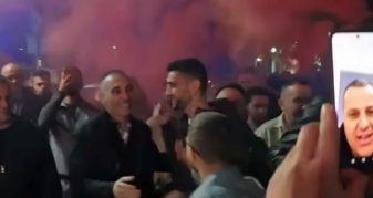 Info Shqip: Mbrojtja e Artan Grubit kërkon falje për tubimin para shtëpisë së tij: “Nuk kishte prapavijë politike”