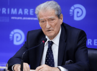 Berisha apel studentëve dhe nxënësve për bojkot: Braktisni mësimin, shpëtoni të ardhmen tuaj