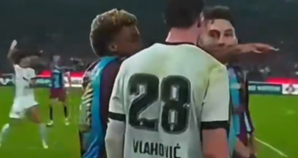Info Shqip: Pamje virale! Muçi përplaset me Vlahoviç, serbi del nga vetja te Beshiktashi (VIDEO)