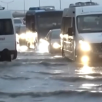 Info Shqip: Mot i lig në Stamboll! Rrugë të përmbytura, kaos në trafik