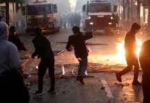 27 të lënduar nga protestat në Tiranë, mes tyre protestues, policë, gazetarë e diplomatë të huaj