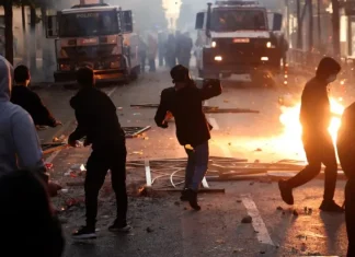 27 të lënduar nga protestat në Tiranë, mes tyre protestues, policë, gazetarë e diplomatë të huaj