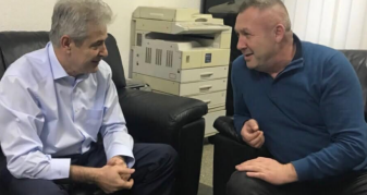 Info Shqip: Ali Ahmetit i vdes berberi: Më shumë se 25 vite u përkujdes për mua, sot humba një mik