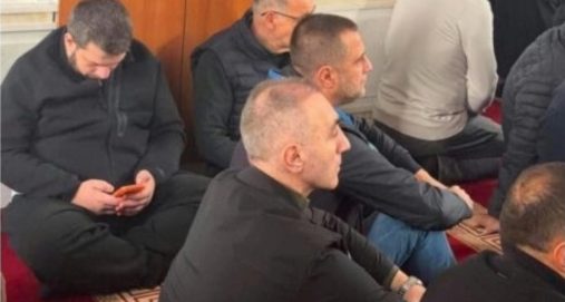 Info Shqip: Artan Grubi shfaqet për herë të parë në publik pas lirimit, fali xhumanë dje në Butel