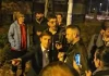 Kolaps brenda SNS-së, momenti kur Bërnabiqi përplaset me qytetarët që festonin humbjen e Vuçiqit