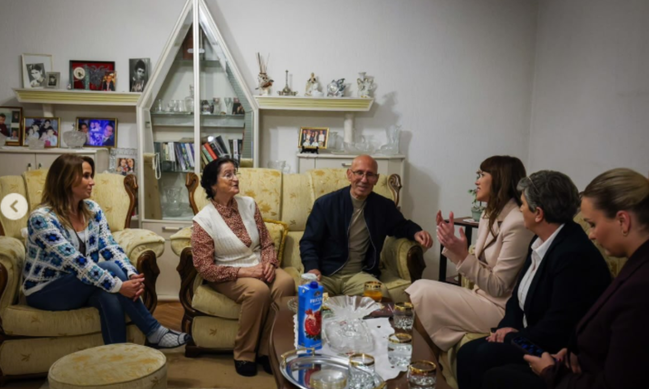 Haxhiu në shtëpinë ku qëndroi refugjate: Faleminderit shqiptarë të Maqedonisë që në ditë të vështira na i hapët shtëpitë dhe zemrat e juaja