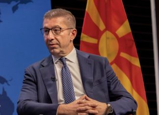 Mickoski kundër shkurtimit të festave: Të respektohen të drejtat e fituara të punëtorëve