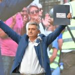 Info Shqip: Zgjedhjet në Serbi: Kush është Ilija Srdanoviq, kardiologu që kryesoi “Listën e Studentëve” dhe mundi Vuçiçin